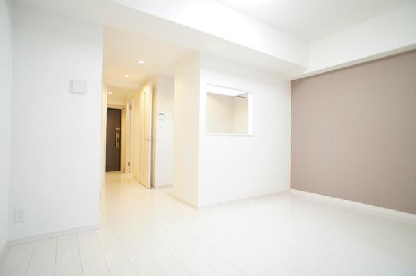 居室・リビング　約8.9帖のダイニングキッチンスペース