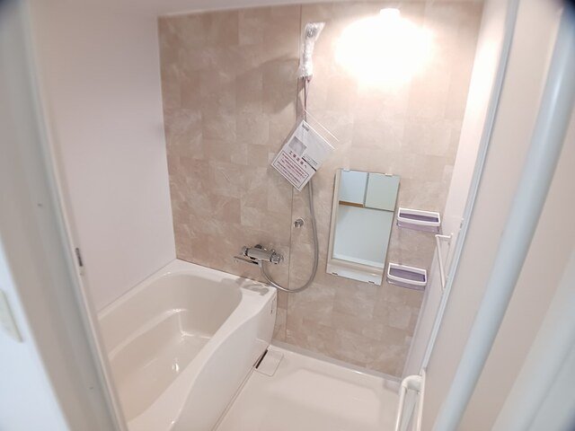 バス・シャワールーム　落ち着いた空間のお風呂です