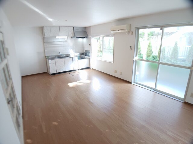 居室・リビング　こちらの居間で趣味の時間をお楽しみください