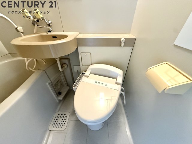 トイレ　浴室にトイレがあります