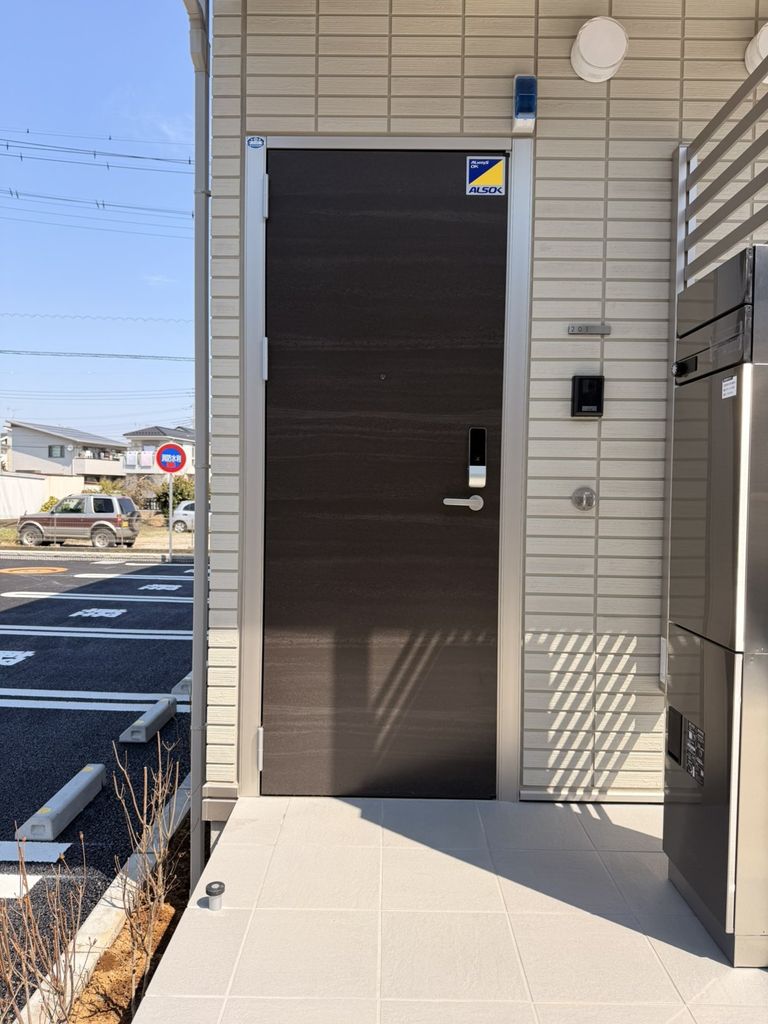 エントランス　お問い合わせは、タウンハウジング上尾店へ