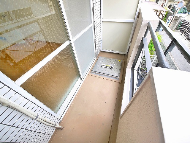 バルコニー　バルコニーからの眺めを楽しみながら食事をしませんか