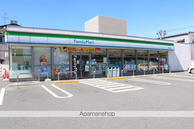 コンビニ　ファミリーマート（コンビニ）まで1588m