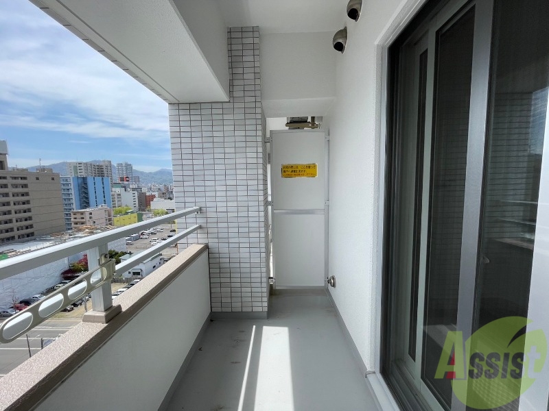 バルコニー　バルコニーは幅があり、広い印象を受けました。