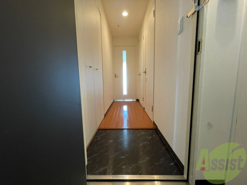 玄関　玄関の様子です。明るい印象ですね。気分もあがりそう