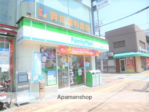 コンビニ　ファミリーマート（コンビニ）まで261m