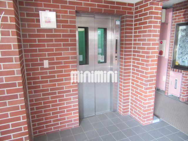 エントランス　エレベーター完備。
