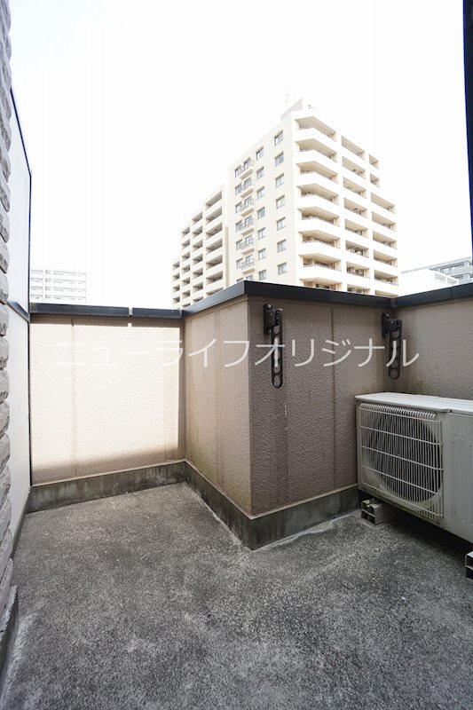 バルコニー　L型で広いスペースがあるので置き型タイプの物干しも置けます☆