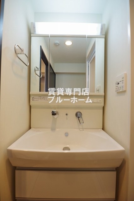 洗面設備　三面鏡独立洗面台あります！
