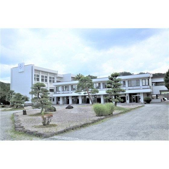 中学校　飯田市立旭ケ丘中学校（中学校）まで1331m