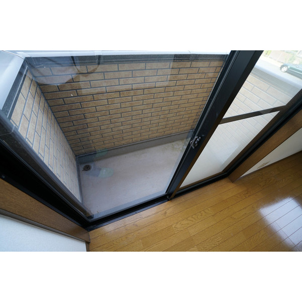 バルコニー　同じ建物の別なお部屋