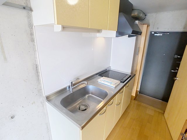 キッチン　掲載写真は空室の別部屋を掲載しております。実際のお部屋と仕様