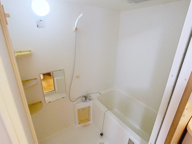 バス・シャワールーム　掲載写真は空室の別部屋を掲載しております。実際のお部屋と仕様