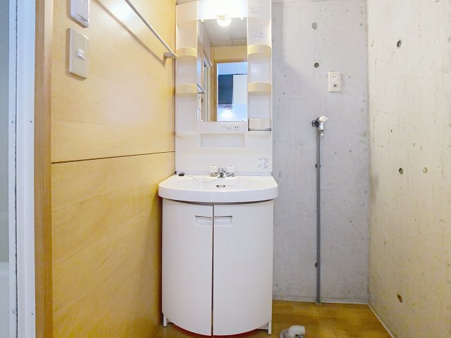 洗面設備　掲載写真は空室の別部屋を掲載しております。実際のお部屋と仕様