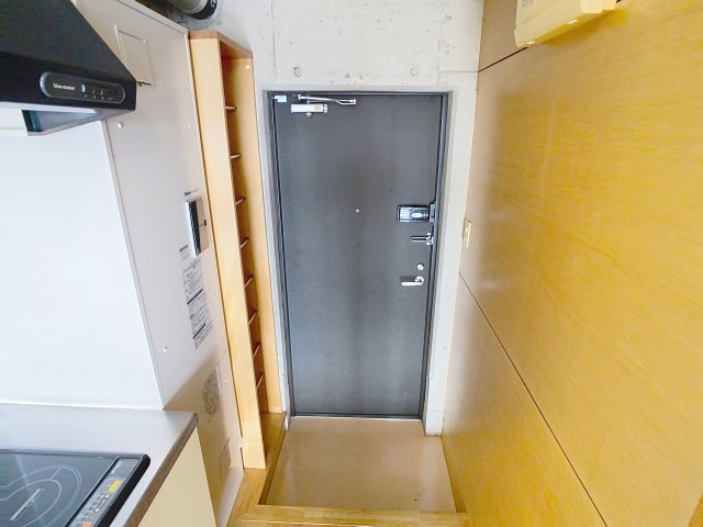 玄関　掲載写真は空室の別部屋を掲載しております。実際のお部屋と仕様