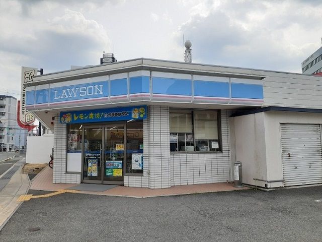 コンビニ　ローソン様（コンビニ）まで210m