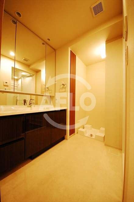 洗面設備　大阪ひびきの街ザ・サンクタスタワー　独立洗面台