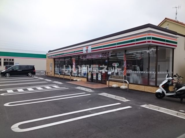 コンビニ　セブンイレブン 松山南吉田町店（コンビニ）まで641m