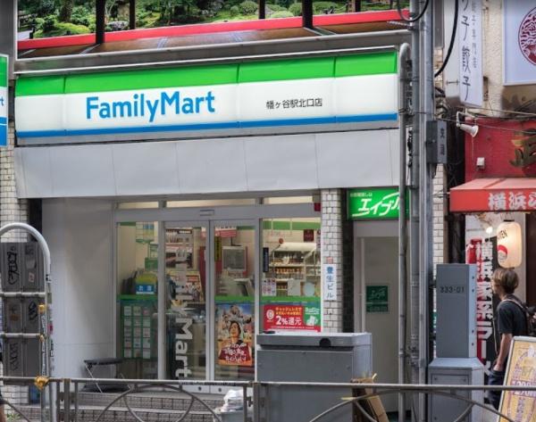 コンビニ　ファミリーマート幡ヶ谷駅北口店（コンビニ）まで413m