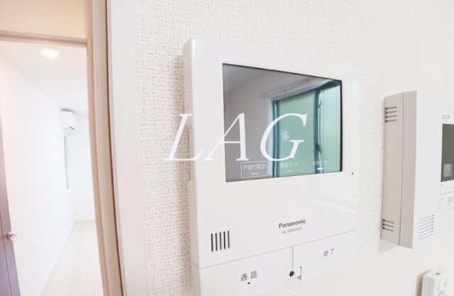 セキュリティ　モニター付きインターフォンです。（同仕様設備です。）