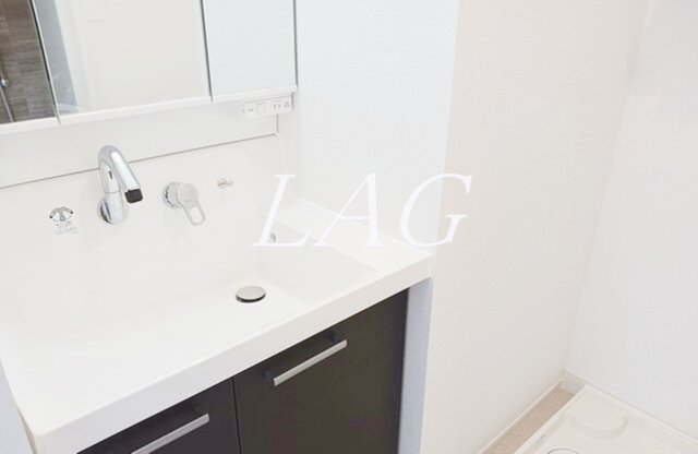 洗面設備　独立洗面台です。（同仕様設備です。）