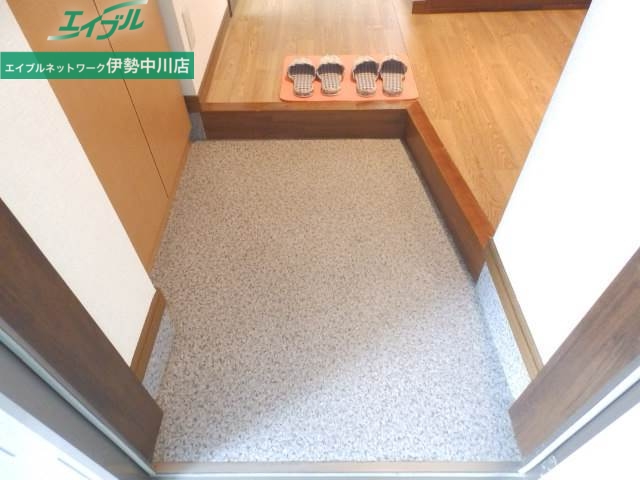 玄関　別部屋参考写真です。