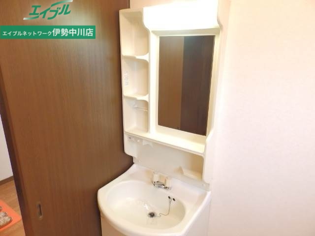 洗面設備　別部屋参考写真です。