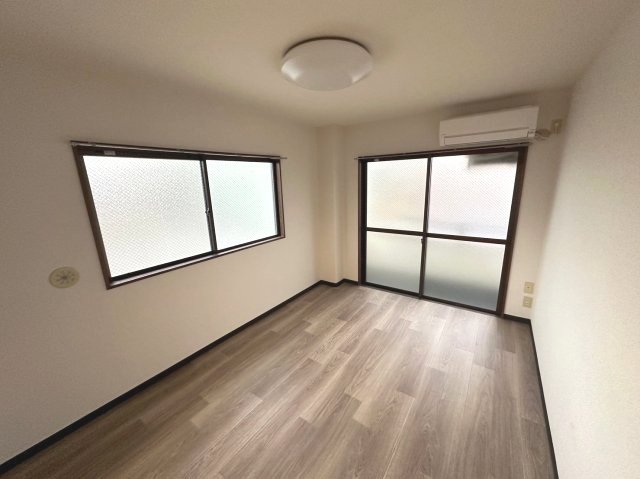 居室・リビング　角部屋・２面採光で明るい居室