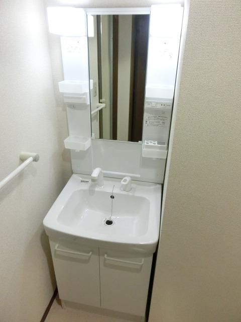 洗面設備　忙しい朝に嬉しいシャンプードレッサー完備
