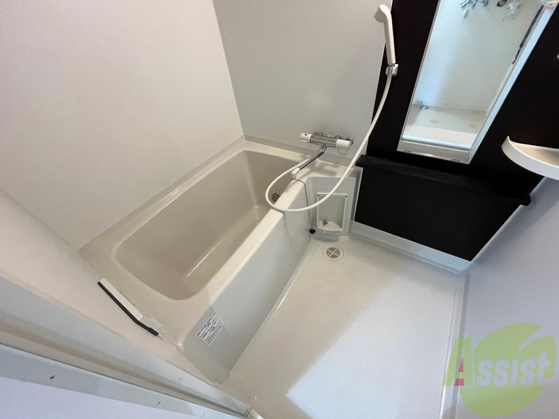 バス・シャワールーム　お風呂になります。一日の疲れを癒してくださいね。