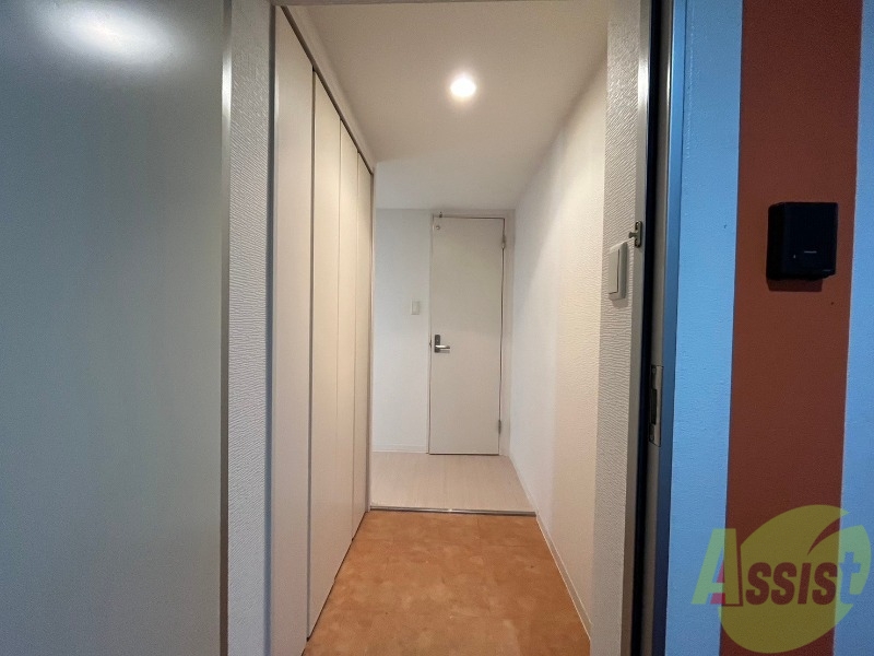 玄関　玄関です。ご覧の通り広々としていますね。