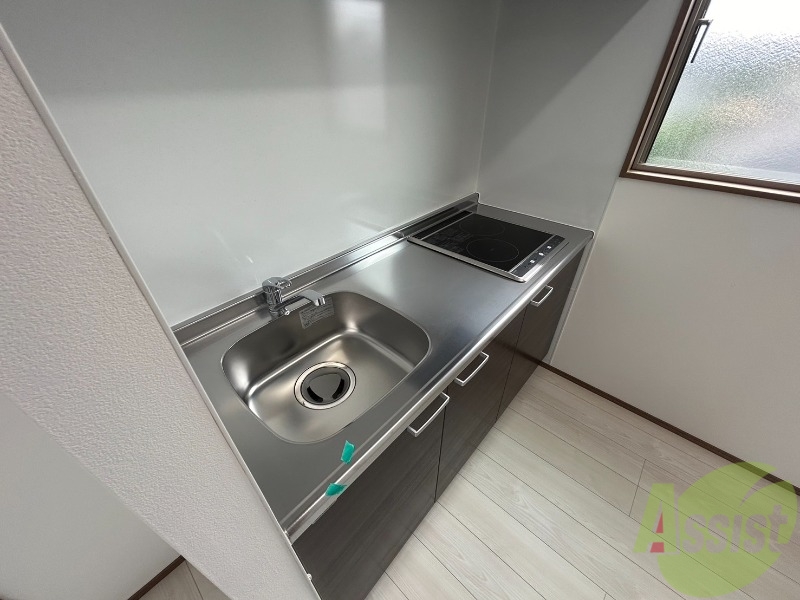 キッチン　キッチンは作業台もあり広めなので使いやすそうですね。