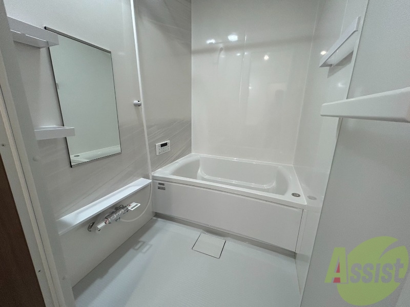 バス・シャワールーム　浴室はシンプル。一人暮らしにはちょうど良いサイズですね。