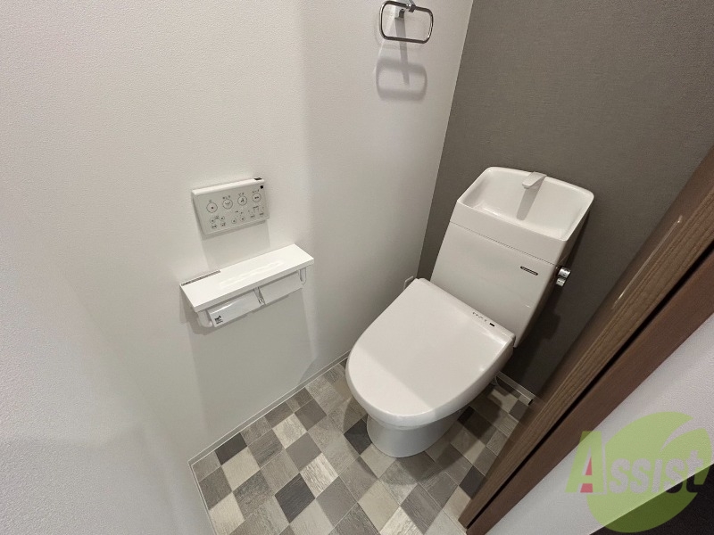 トイレ　トイレはウォシュレット機能付きです。安心して使用できますね。