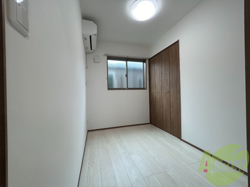 その他部屋・スペース　寝室になりそうな洋室です。シンプルで落ち着きますね。