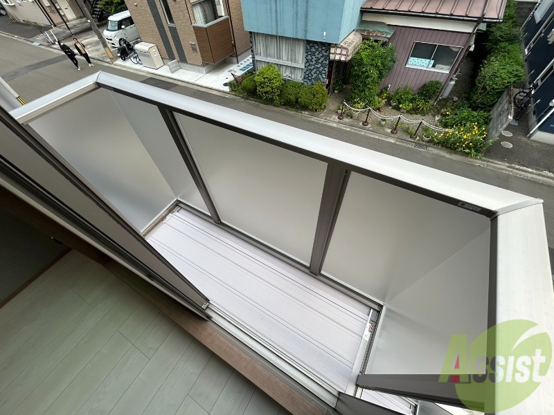 バルコニー　バルコニーは洗濯物を干すのに十分な広さがありますね。