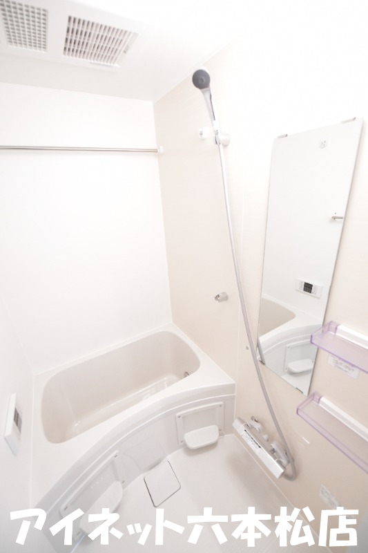 バス・シャワールーム　１日の疲れを流しましょう