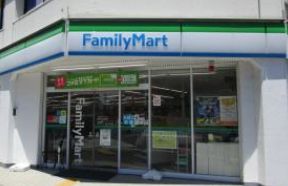 コンビニ　ファミリーマート（コンビニ）まで50m