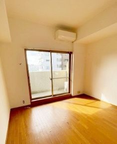 居室・リビング　☆明るい居間☆