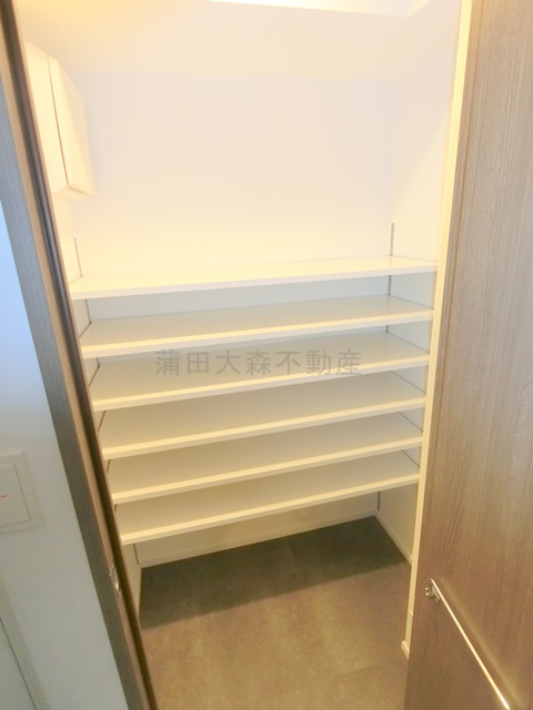 その他設備　玄関収納　シューズインクローゼット！