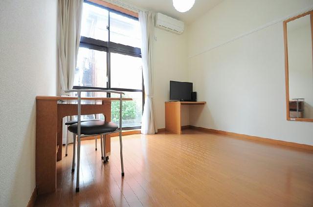 居室・リビング　1階、同タイプの部屋の写真です