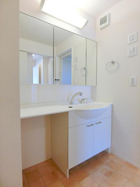 洗面設備　写真は別のお部屋のイメージです。現況優先