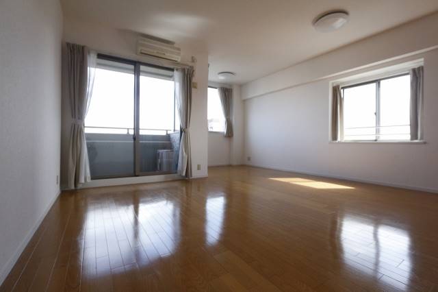 居室・リビング　５０１号室の写真です。