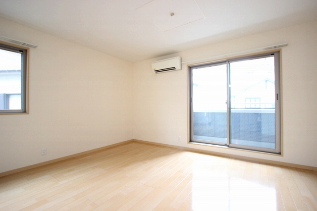 居室・リビング　同物件別号室