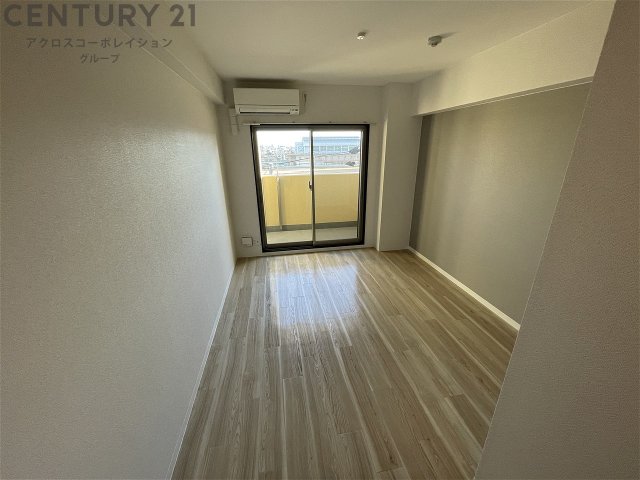 居室・リビング　エアコン付きの7.6帖の洋室です♪