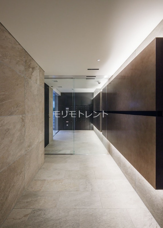 ロビー　風除室