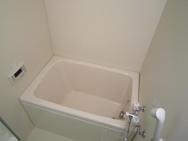 バス・シャワールーム　追い炊き完備のバスルームです