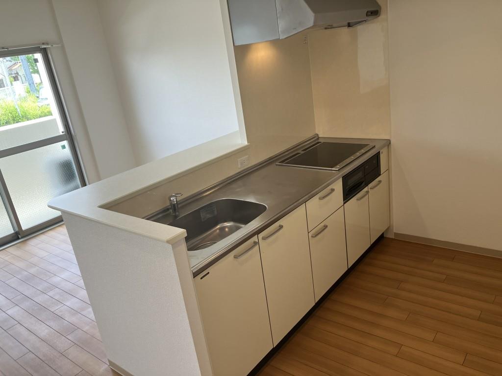キッチン　※写真は同物件同タイプ別室のものです