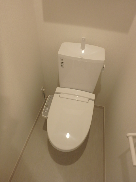 トイレ　シャワートイレ完備