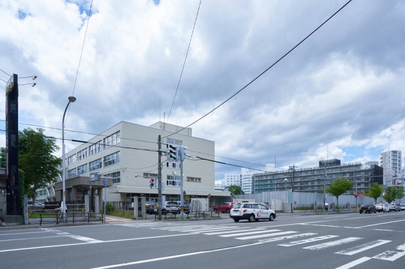 中学校　札幌市立向陵中学校（中学校）まで1292m